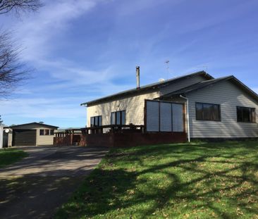 Experience the charm of country living just 6km from town! - Photo 2