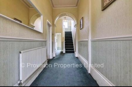 9 Bedroom House near Leeds University - Photo 4