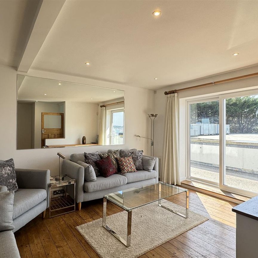 3 Bedroom Maisonette - Photo 1