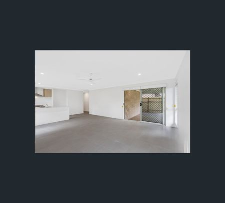 1 Baronet Pl, Pallara, Qld 4110 - Photo 3