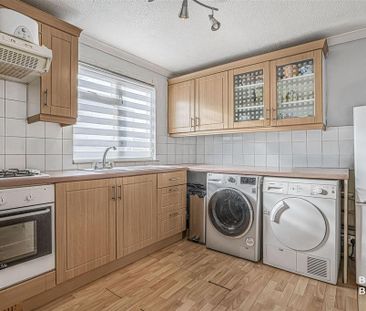 2 bedroom end of terrace house to rent - Photo 2