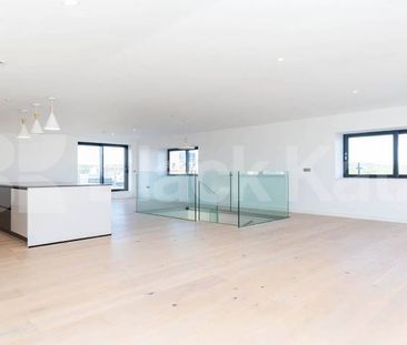 2 Bedroom, 2 bath, 1 reception Penthouse - Photo 1