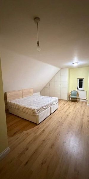 Room in a Shared House, Gyllyngdune Gardens, IG3 - Photo 1