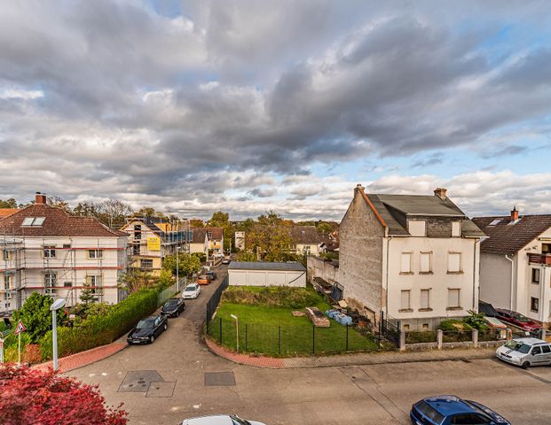 City-Residence: Neu renovierte Wohnung mit Blick ins Grüne in Eschborn - Foto 1