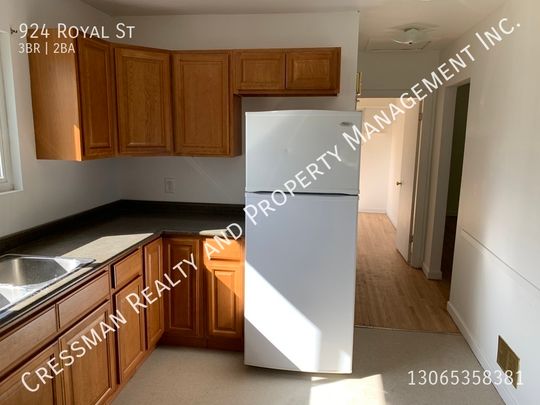 2 Bedroom Main Floor Unit in Rosemont - Photo 1