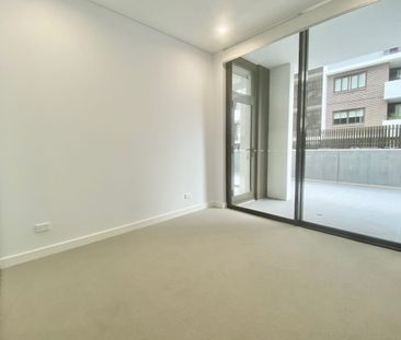 GROUND FLOOR UNIT WITH COURTYARD!! - Photo 4