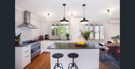 Charming renovated coastal home - Photo 3