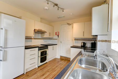 6 bedroom house to rent - Photo 3