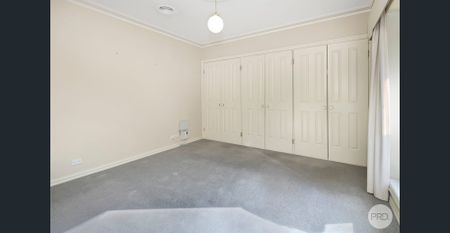 TWO BEDROOM HOME IN CENTRAL LOCATION! - Photo 3