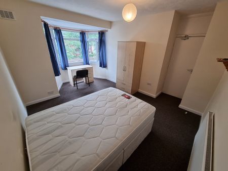 5 Bed Student Accommodation - Photo 3