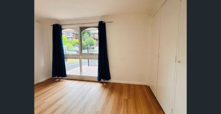 Comfortable Family Living in a Quiet Court Location - Photo 2