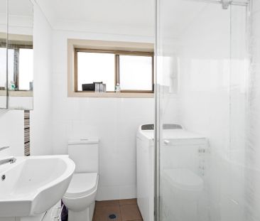 Modern Two-Bedroom Unit in Ultra-Convenient Location - Photo 3