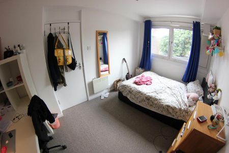 1 bedroom in a flat share to rent - Photo 4