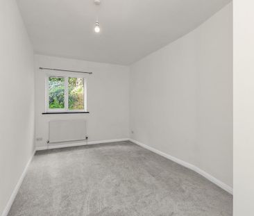 4 bedroom end of terrace house to rent - Photo 4