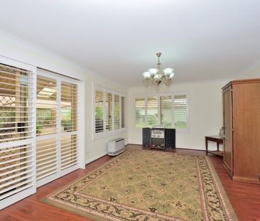 Stylish Family Home! - Photo 3