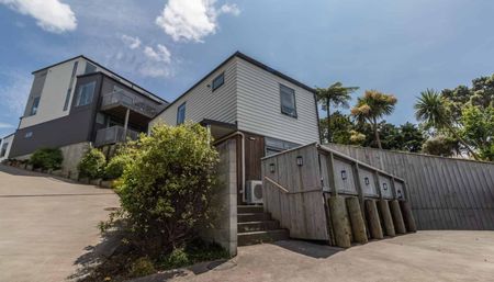 Upmarket three-bedroom home in Johnsonville - Photo 3