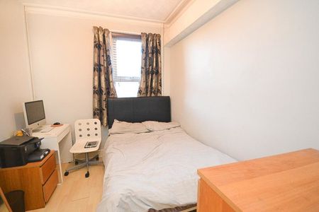 2 bed Flat for Rent - Photo 4