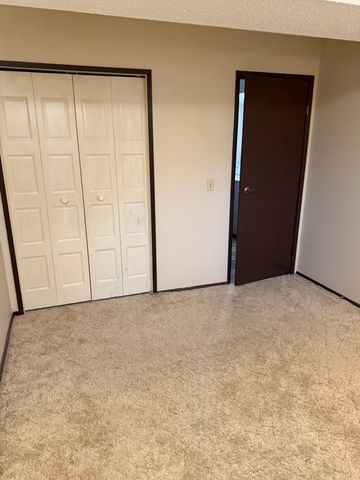 In Suite Laundry! 2 Bedroom 6-Plex in Highland Green!! - Photo 5