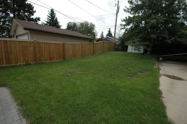 Beautiful Main Floor Suite in a Very Quiet St. Albert Neighborhood - Photo 1