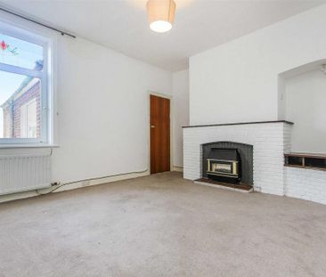 3 bedroom flat to rent - Photo 4