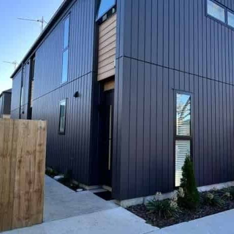 Fully Furnished Inner-City Apartment – Just Move In! - Photo 1