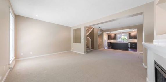 Spacious 4-Bed, 4-Bath Townhouse in Coquitlam- Pet-Friendly - Photo 2