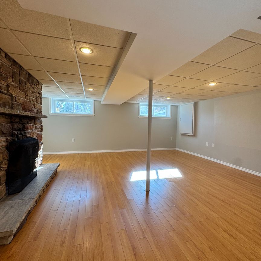 For Lease - 205 Talbot Crescent, Newmarket, Ontario - Photo 1