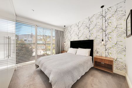 Furnished Executive Rental - Three Bedroom with Separate Study + Parking - Photo 3