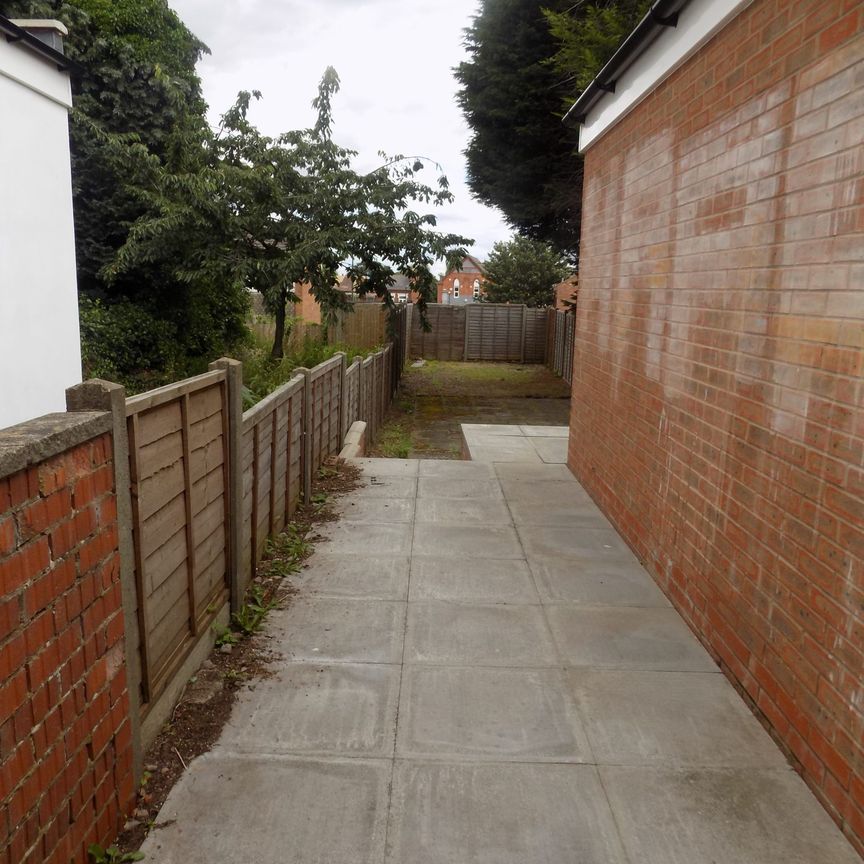 25 Heeley Road Selly Oak - Photo 1