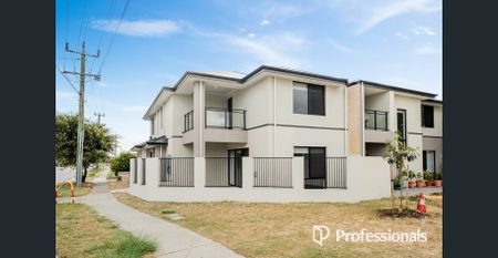 Near-New Modern Townhouse - Stylish, Spacious & Low Maintenance - Photo 4