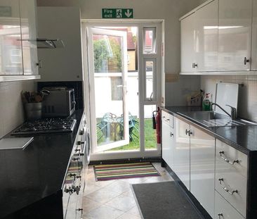 Room in a Shared House, Babington Road, NW4 - Photo 6