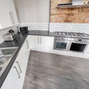 1 bedroom in a house share to rent - Photo 2