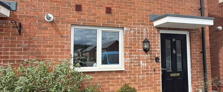 2 bedroom terraced house to rent - Photo 1