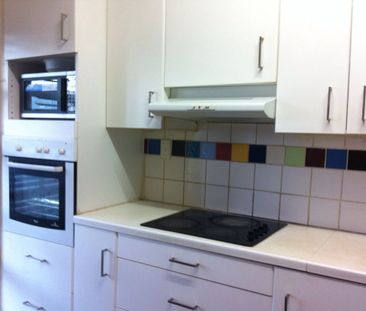 An independent house in an excellent location - Close to all the am... - Photo 1