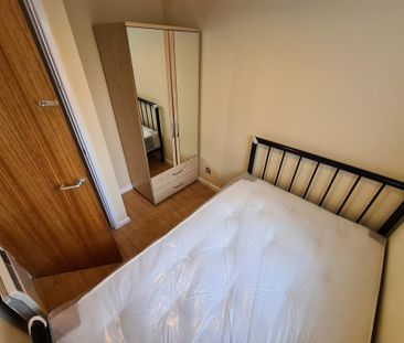 3 bedroom apartment to rent - Photo 6