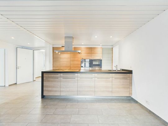 Grosszügige, lichtdurchflutete Wohnung mit Terrasse im Herzen des Dorfes - Photo 1
