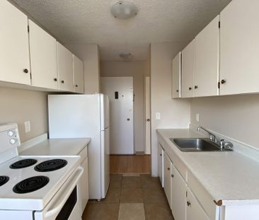 Eastwood Manor - Photo 5