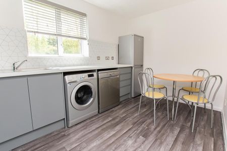 2 bedroom flat to rent - Photo 2