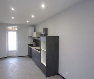 Location Appartement 3 pièces 58m² POUILLY SOUS CHARLIEU 42720 - Photo 2