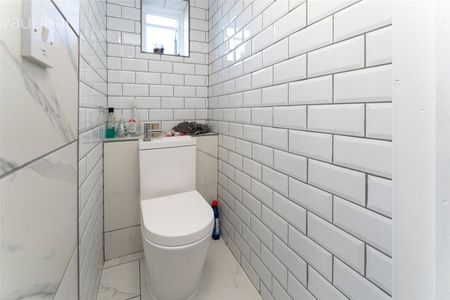 5 bedroom semi-detached house to rent - Photo 4