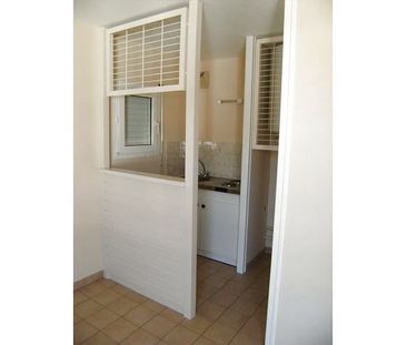 Location Appartement 1 pièce 27m² LA ROCHE SUR YON 85000 - Photo 2