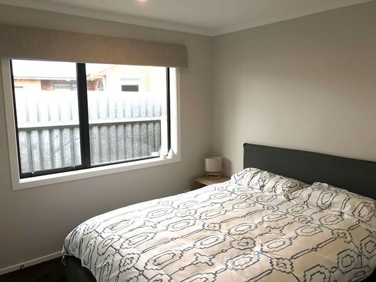 New Build - Low maintenance, warm and modern - Photo 1