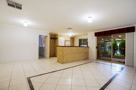 LARGE FAMILY HOME IN LEEMING HIGH SCHOOL ZONE! - Photo 2