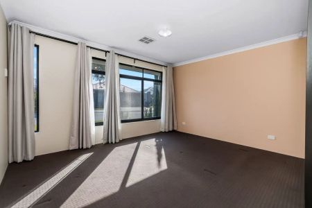 12 Liscombe Crescent, Harrisdale WA 6112 - Photo 4