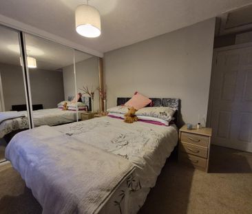 2 bedroom end of terrace house to rent - Photo 2