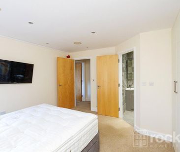 2 bedroom penthouse to rent - Photo 6
