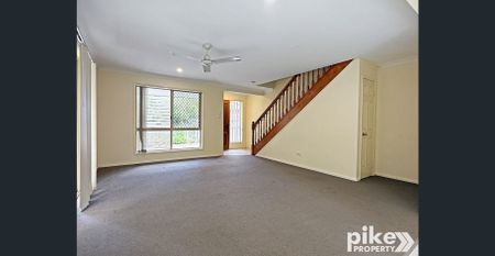Townhouse right in the heart of Bellmere - Photo 3