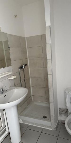 Location Appartement 1 pièce 22m² ST DENIS 97400 - Photo 1