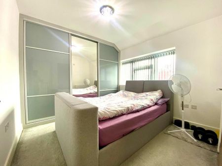 5 bedroom semi-detached house to rent - Photo 3