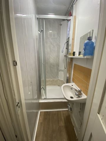 Room in a Shared House, Leghorn Rd, NW10 - Photo 4